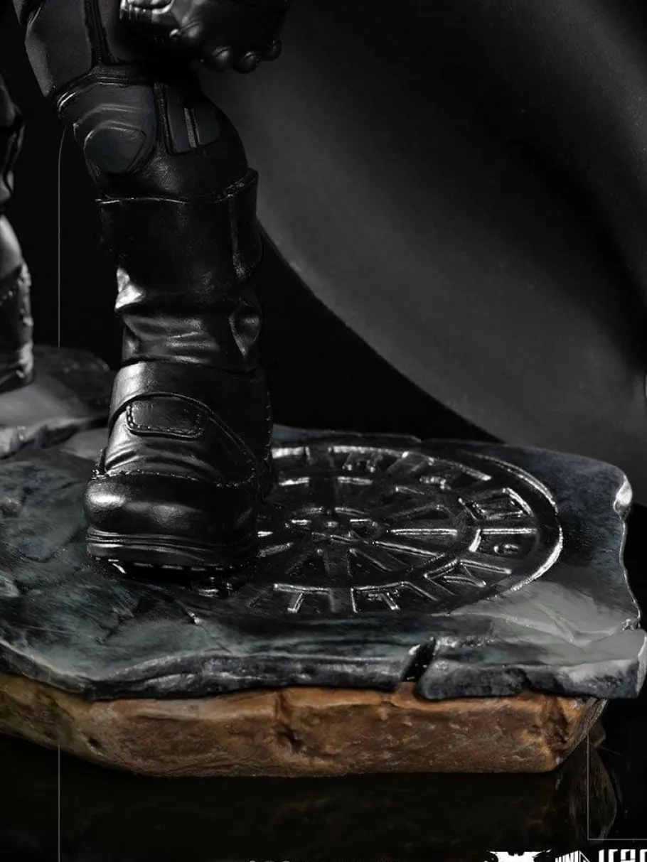 Designer Vinyl>Batman : The Dark Knight - MiniCo 6” Vinyl Figure