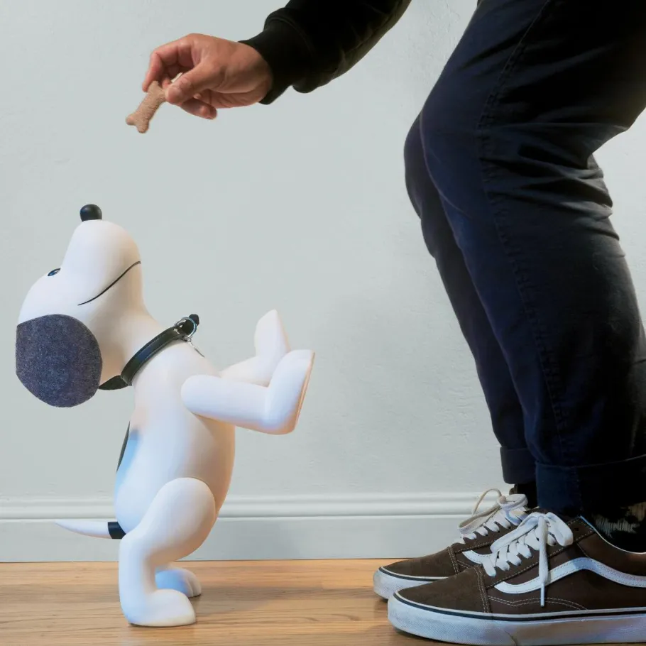 Designer Vinyl>Peanuts - Snoopy Newsprint Variant Supersize 12” Vinyl Figure