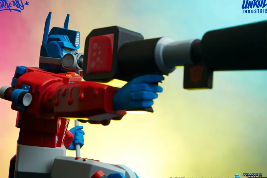Designer Vinyl>Transformers - Optimus Prime 9” Vinyl Figure by Sket One