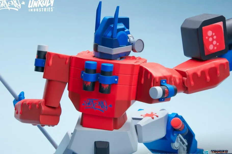 Designer Vinyl>Transformers - Optimus Prime 9” Vinyl Figure by Sket One