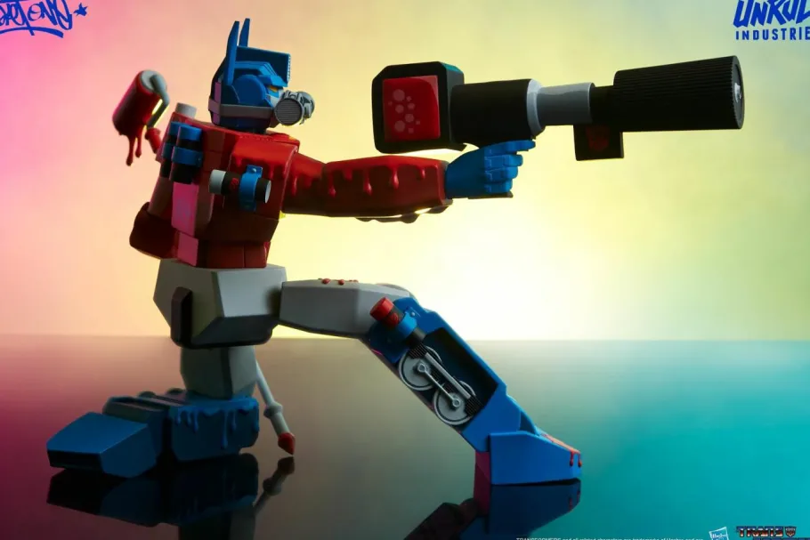 Designer Vinyl>Transformers - Optimus Prime 9” Vinyl Figure by Sket One