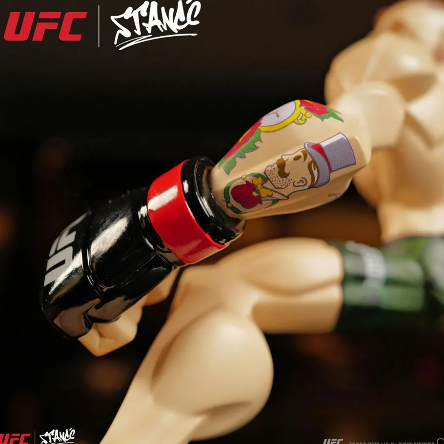 Designer Vinyl>UFC - Conor McGregor with Victory Flag Limited Edition 7" Vinyl Figure by Tracy Tubera